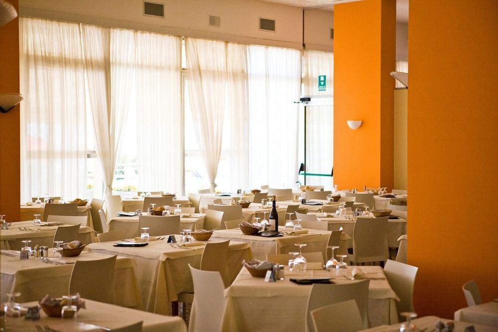 Hotel Astor Лидо ди Йезоло Екстериор снимка